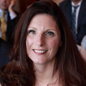 Meet your Posher, Suzanne